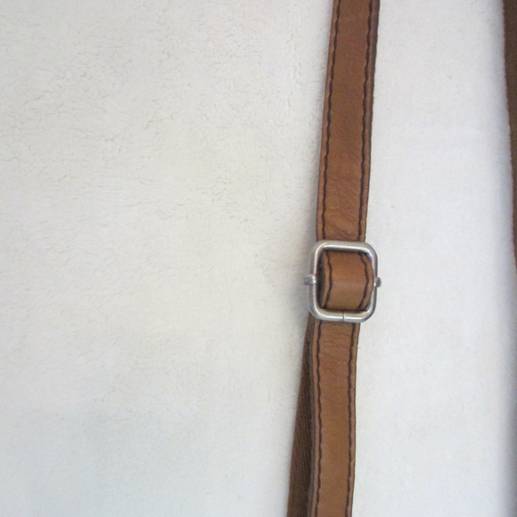 Fossil Cow Hide Leather Brown Crossbody Keyhole Accent Zipper Closure Zip Close - Picture 8 of 10
